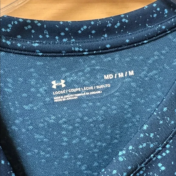 Women’s medium under Armour shirt - Picture 2 of 2